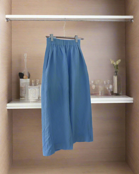 Blue midi skirt with pockets and slit back